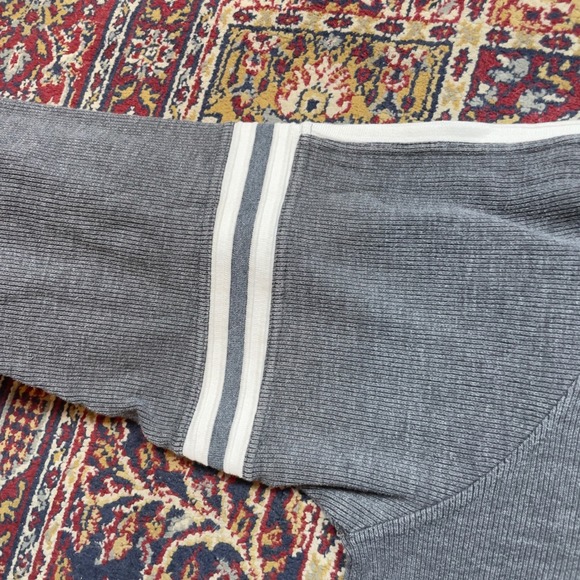 Makuku The Spice‎ Islands Gray V Neck Long Sleeve Athletic Pullover striped L - Picture 2 of 4